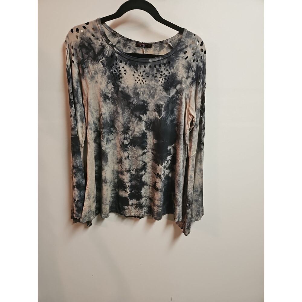 T Party Grey Tan Tie Die Boho Top Flare Sleeve Cut Out Flowers Neckline SZ S